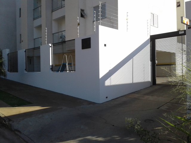 Rua Emiliano Perneta, 600